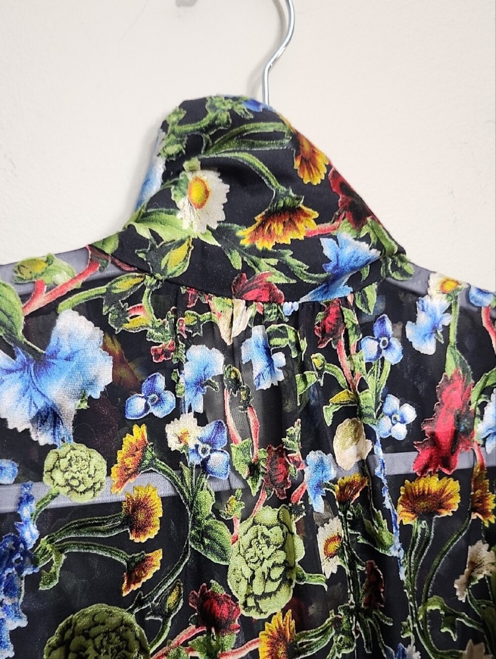 Alice + Olivia Brentley Floral Tie Neck Puff Sleeve Blouse Black Sheer Silk Mix - Picture 8 of 9